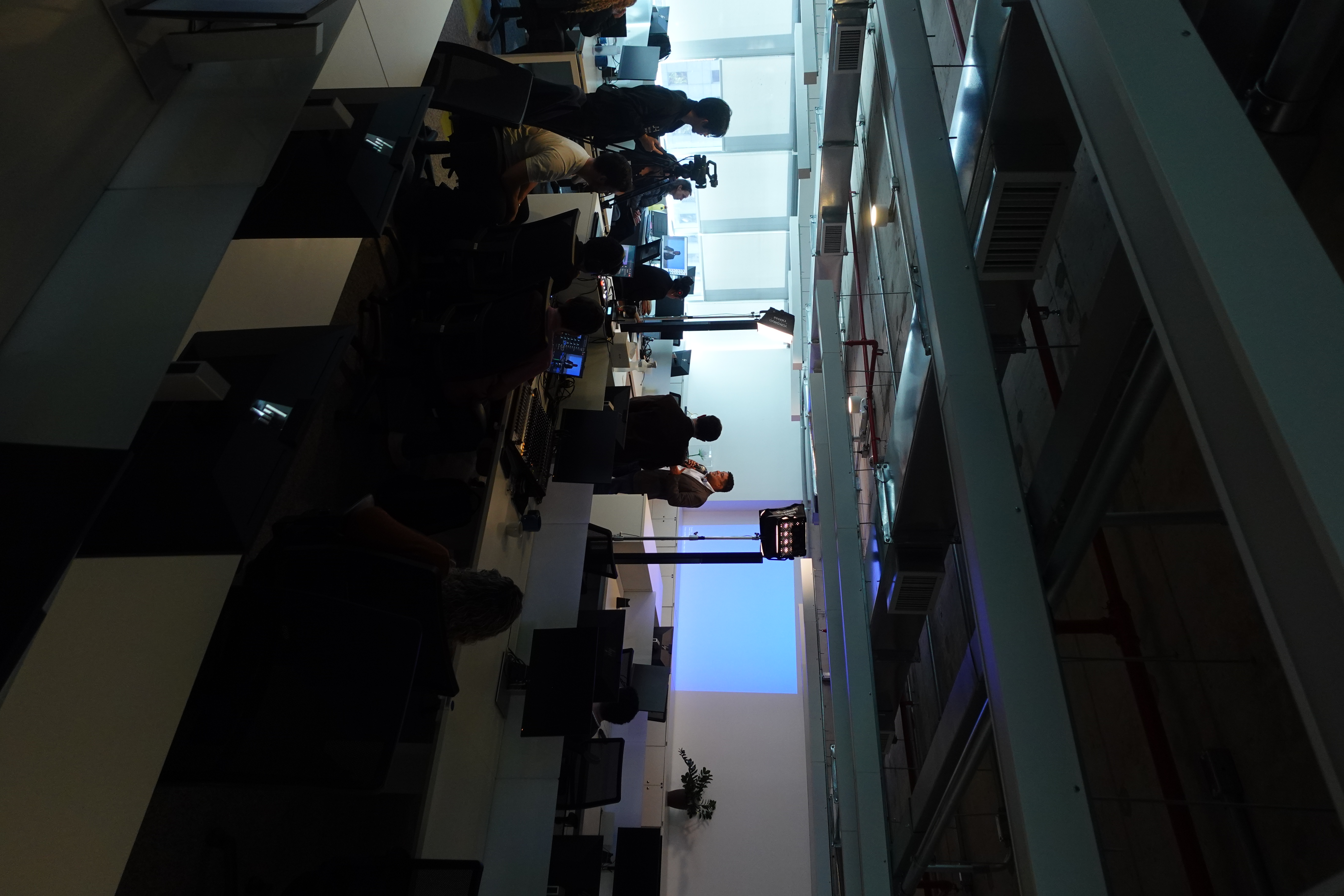 Town Hall UCB — bastidores com iluminação